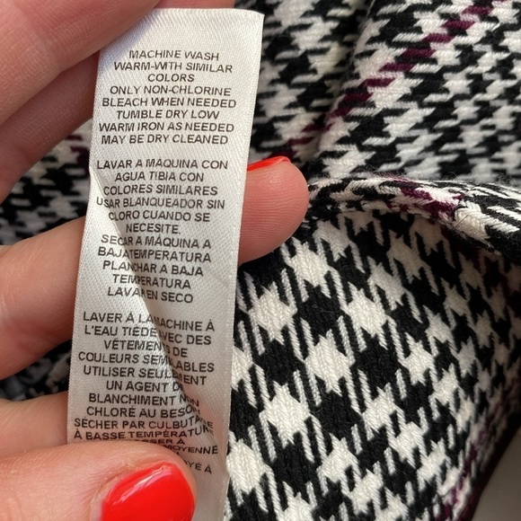 White House Black Market houndstooth pencil skirt. - Picture 7 of 13